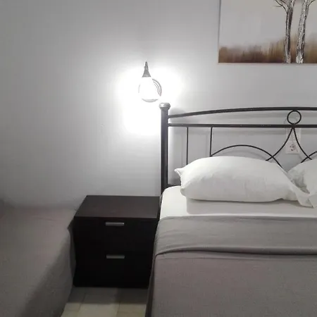 Dennis L Apartamento *
