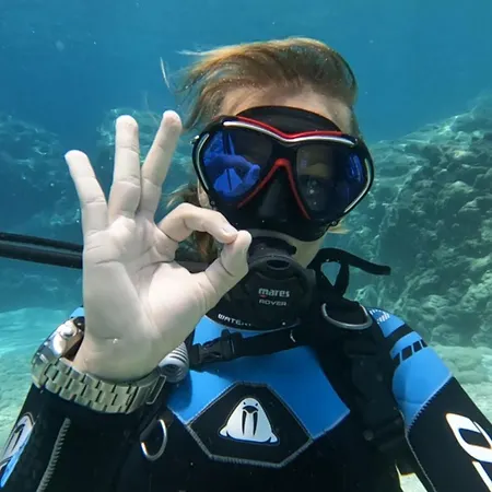 Dennis L アパート *