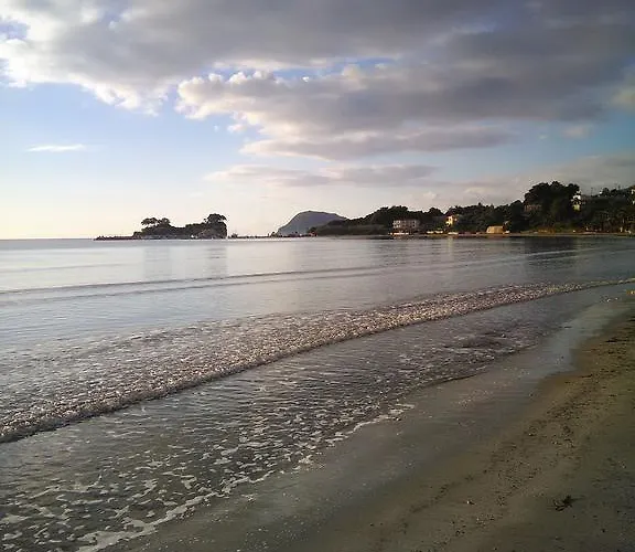 شقة Dennis L لاغاناس